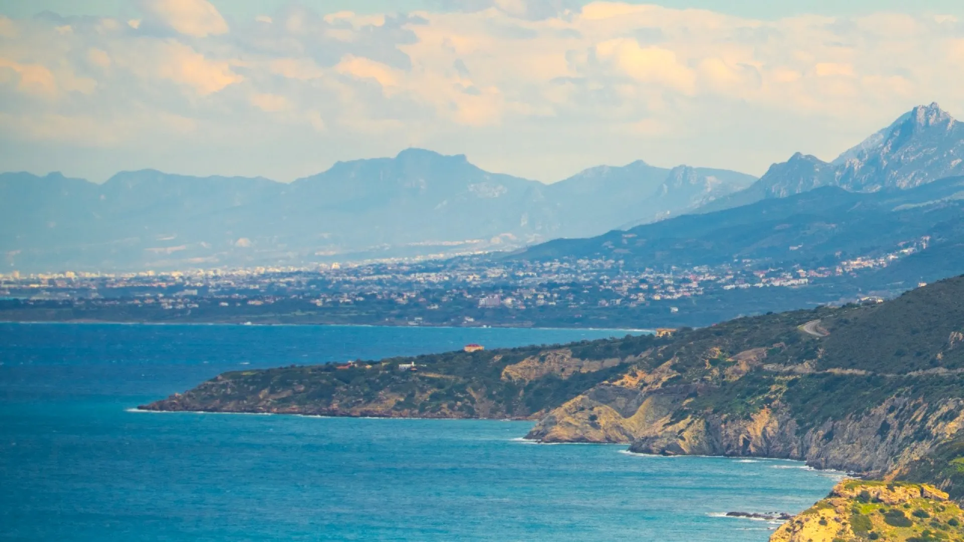 Retirement Abroad: Complete Guide for a Fulfilling Retirement 2025